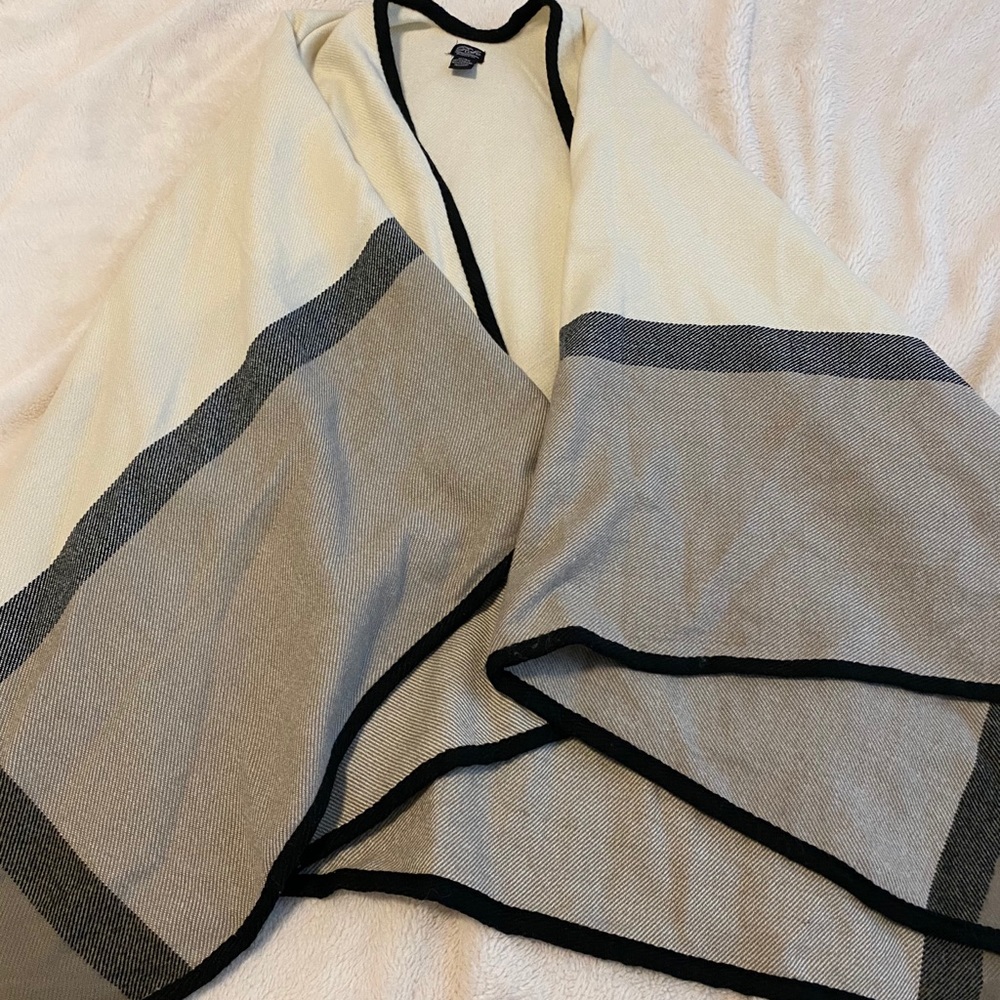 Cape/sweater - Picture 2 of 4